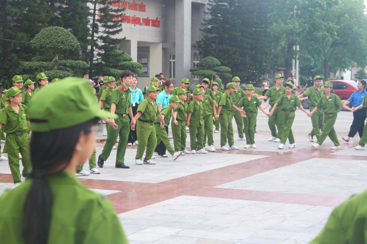 Các hoạt động thể chất được sắp xếp để trẻ kết nối, giao lưu. Ảnh: Thùy Trang