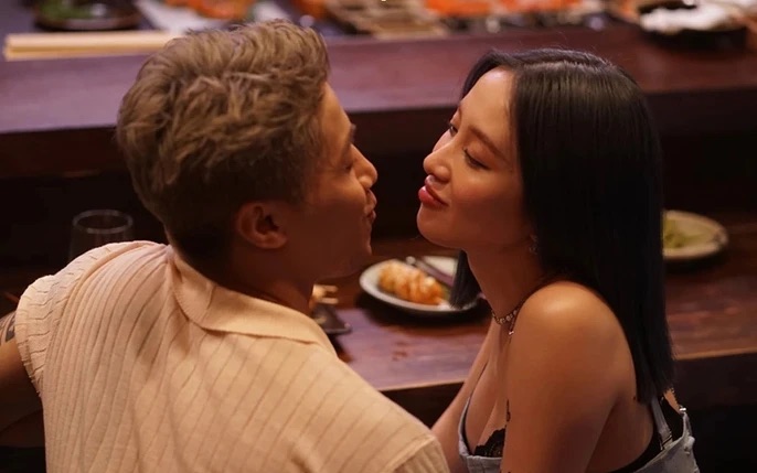 Tình yêu của mỹ nhân Việt có phim 18+ vào top 1 Netflix