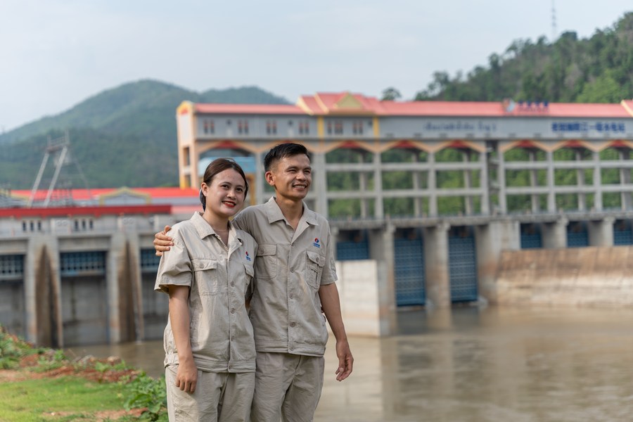 Cách phòng tránh nguy cơ bất đồng vì chênh lệch tuổi nghỉ hưu là nói chuyện thẳng thắn. Ảnh: Xinhua